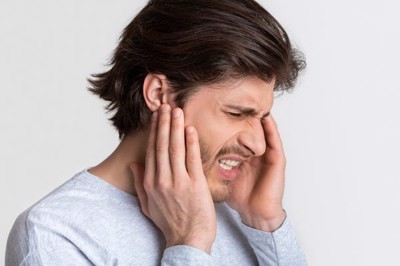 “Bỗng dưng” đau tai: Dấu hiệu của viêm tai giữa cấp